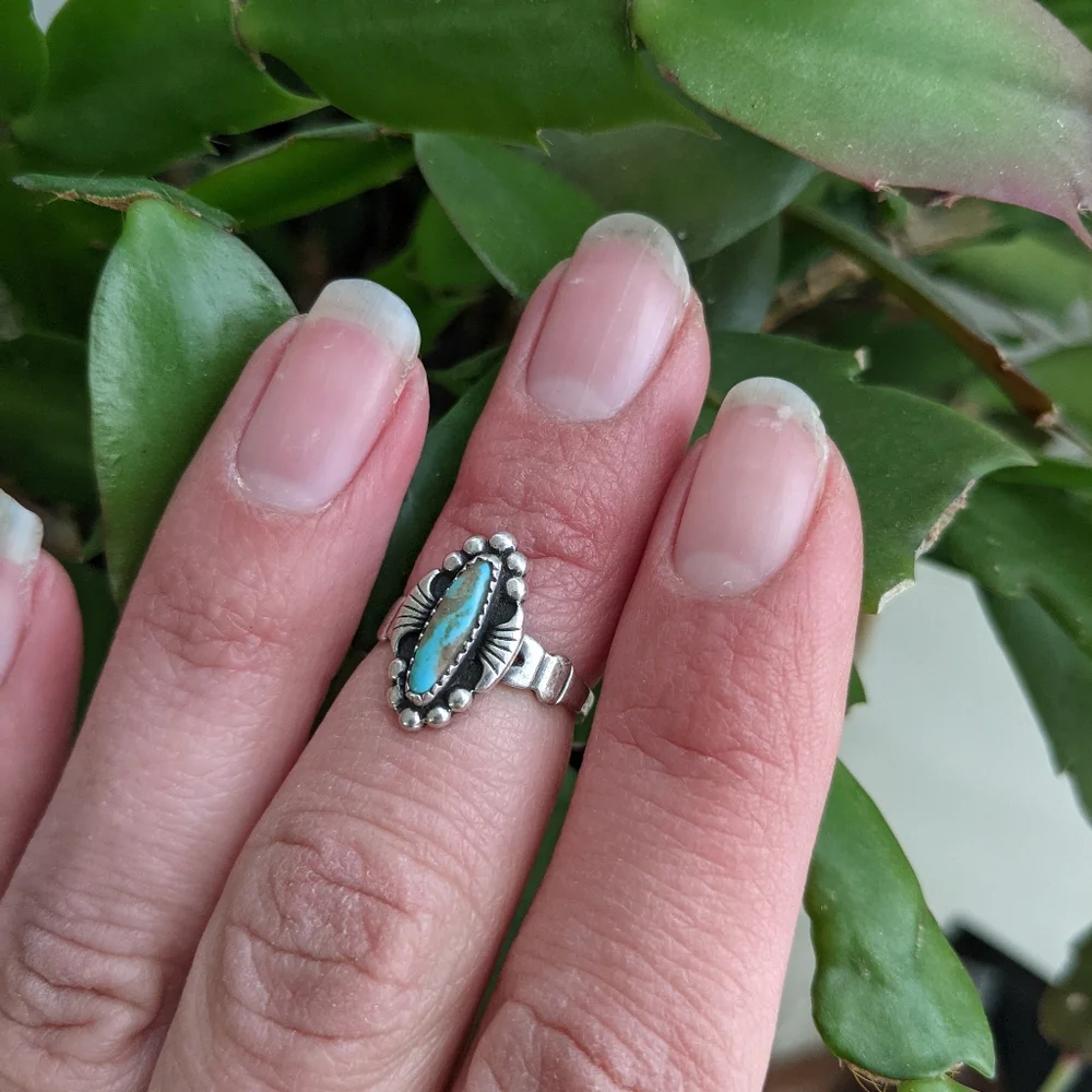 Vintage native American turquoise ring dainty southwestern sterling - Picture 3 of 6